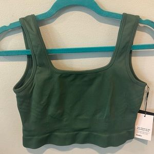 Kniz Seamless Tank NWT Size Large
